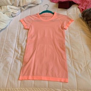 EUC light pink swiftly tech short sleeve